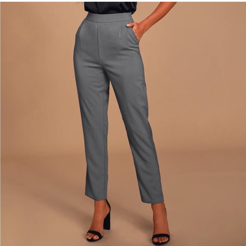 Lulu's Kick It Grey High-Waisted Trouser Pants
Size L